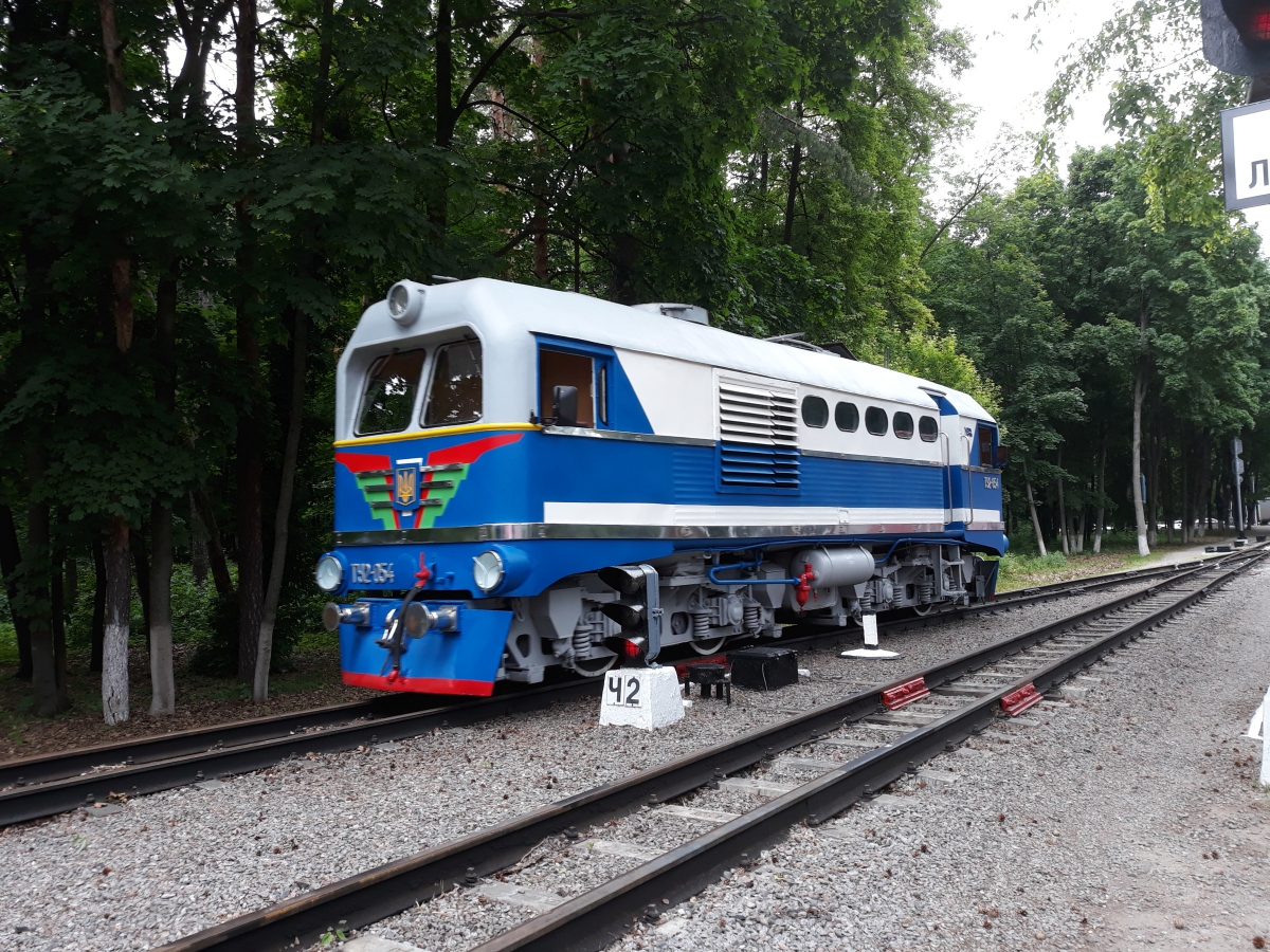 Тепловоз ТУ2-054 совершает манёвры по ст. Парк