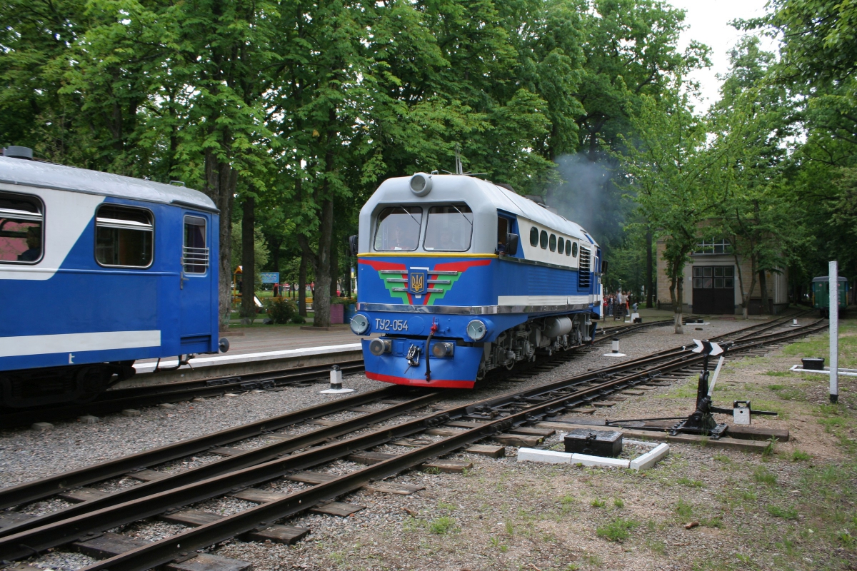 Тепловоз ТУ2-054 маневрирует по ст. Парк