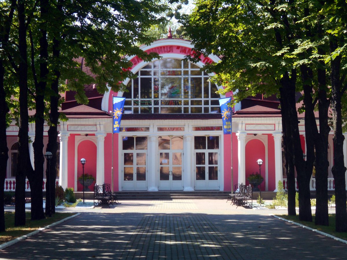 ст. Парк, фасад вокзала