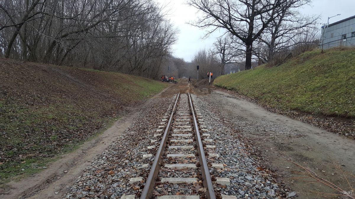 Замена шпал на втором километре трассы