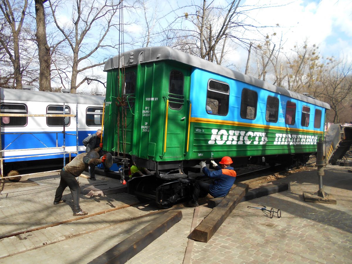 Постановка вагона на тележки