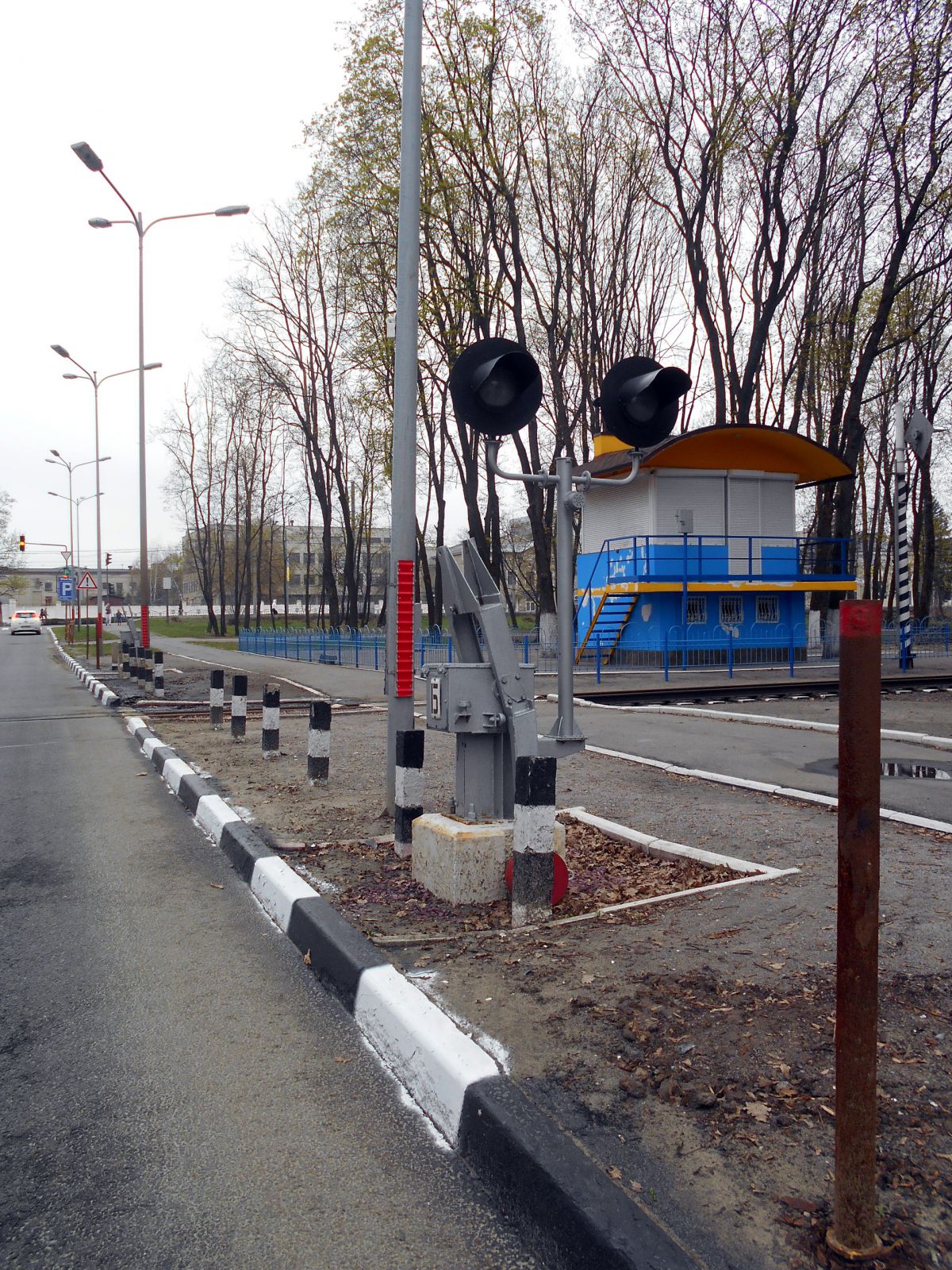 Подготовка к установке шлагбаума на переезде