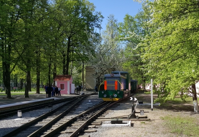 ТУ7А-3198 с составом 'Юность Южной' в тупике на ст. Парк. Открытие сезона-2018