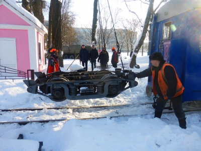 Тележка Pafawag, подготовка к погрузке в грузовик