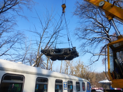 Погрузка тележки в грузовик